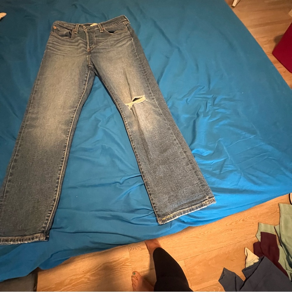 Levi Wedgie fit dark wash size 30